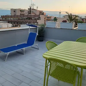  Apartamento Attico Con Terrazza A Italia
